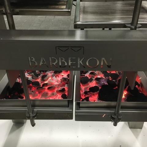 professionele houtskool barbecue